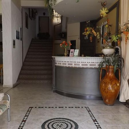 צ'סנטיקו Hotel Victory מראה חיצוני תמונה
